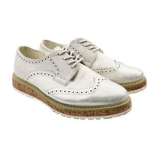 Miss Liberto Silver Wingtip Shoes - Size 37/US 6.5‎